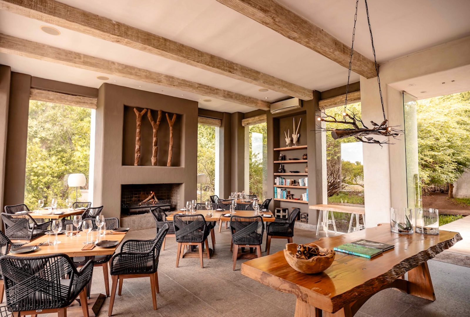 Kapama Karula Library dining