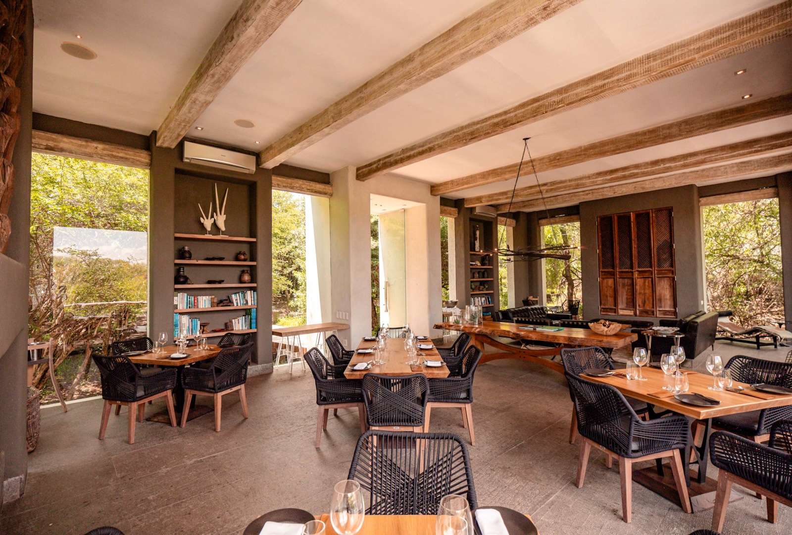 Kapama Karula library dining