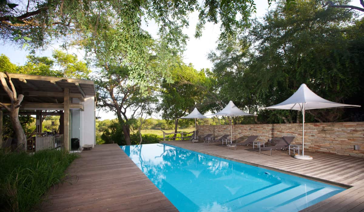 Area della piscina principale di Kapama Karula