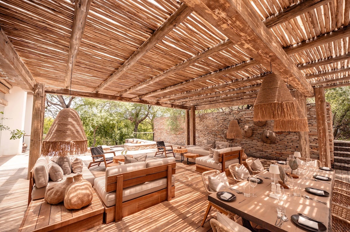 Kapama Karula dining area lounge deck